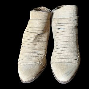 Lucky Brand tan sliced leather zavrina bootie size 8.5